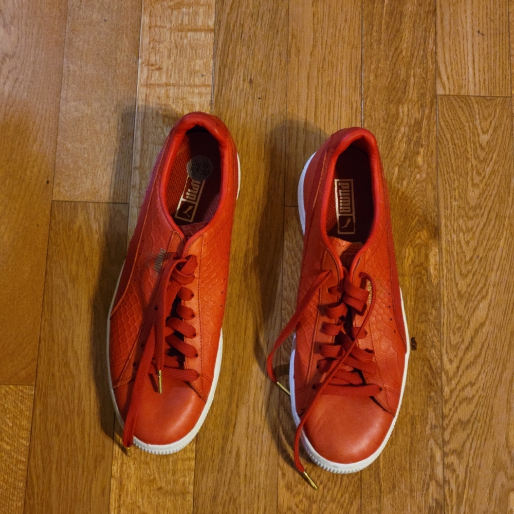 Puma Clyde Premium Round Toe Leather Sneaker. Size 10.5. Red